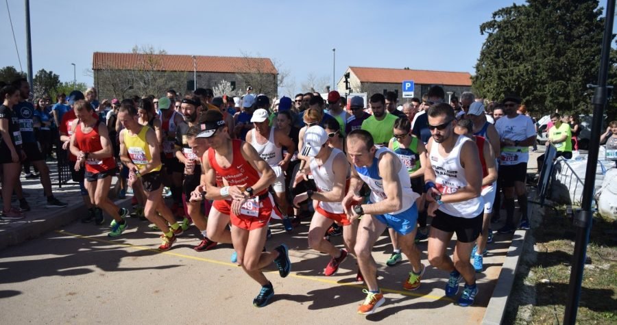 2. Krka polumaraton: Sedam stotina trkača iz 18 zemalja trči 21 098 metara oko rijeke Krke