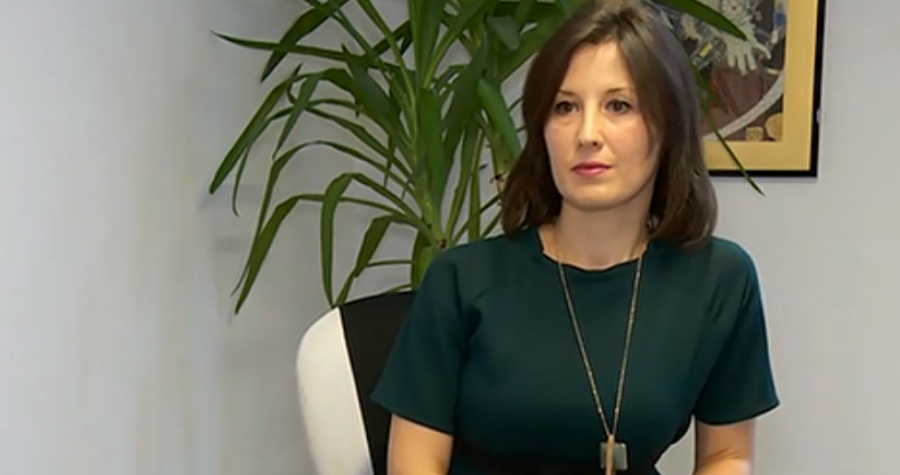 Žene nastupaju : Novi politički “antibarbi” rukopis…