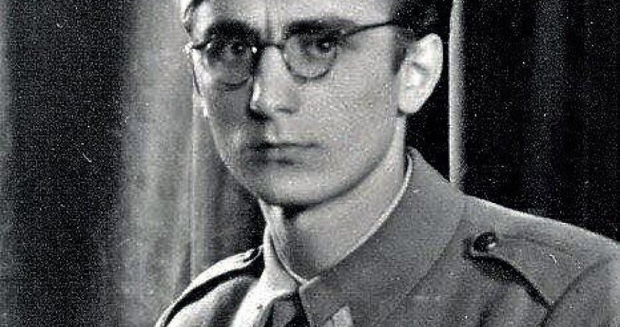 Bespuća povijesne neozbiljnosti: Srp i čekić na spomeniku F. Tuđmanu (FOTO)