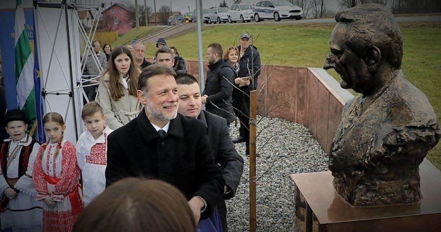 Rugvica i još jedan spomenik i trg “prvom hrvatskom predsjedniku” u čast : Tuđman forever!