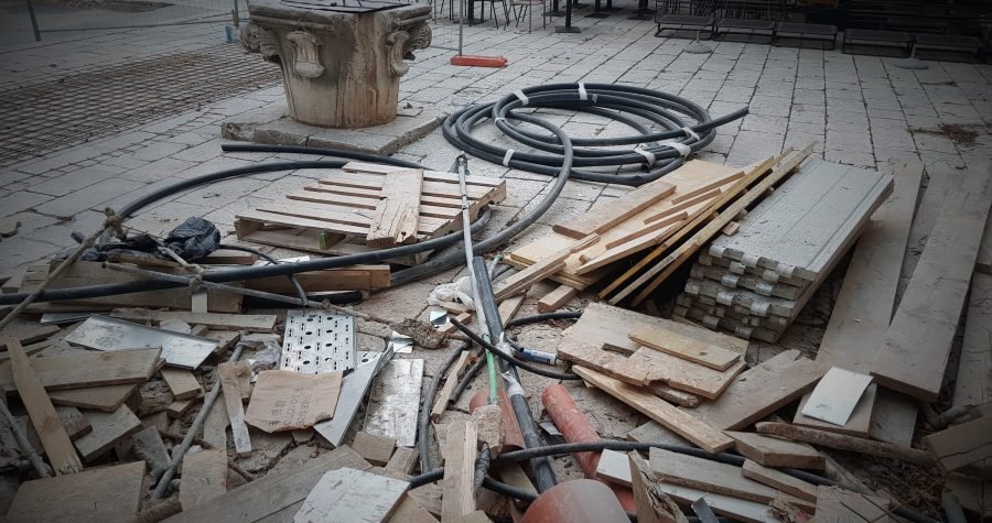 Civitas devastata: Zbog projekta Civitas sacra posječena stabla ispod šibenske katedrale, nestale kamene ploče na Meduliću…