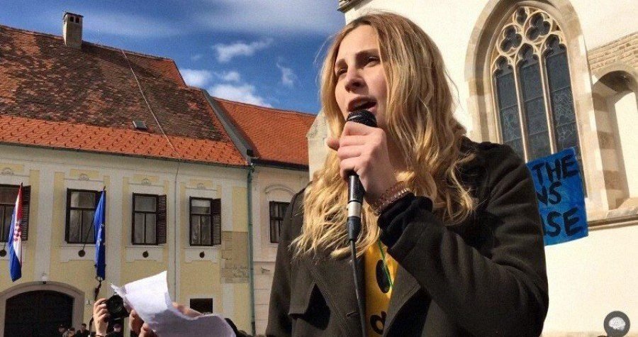 Maturantica Laura na prosvjedu očitala bukvicu političarima: ‘Što ste učinili?’ (Srednja.hr)