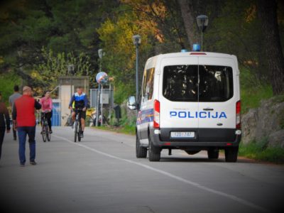 Ilustracija: Policija među rekreativcima (foto TRIS)
