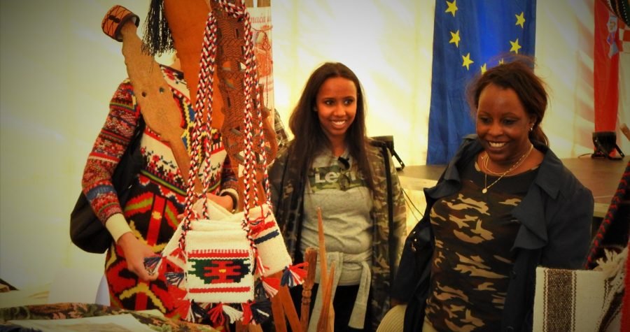 Skradin/Sajam s pogledom (i mirisom): Drniški pršut, Jančov kulin i Mariovi betonski pitari