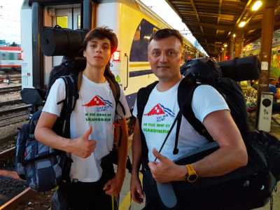 Sin i otac pred ukrcaj u vlak za Norvešku...