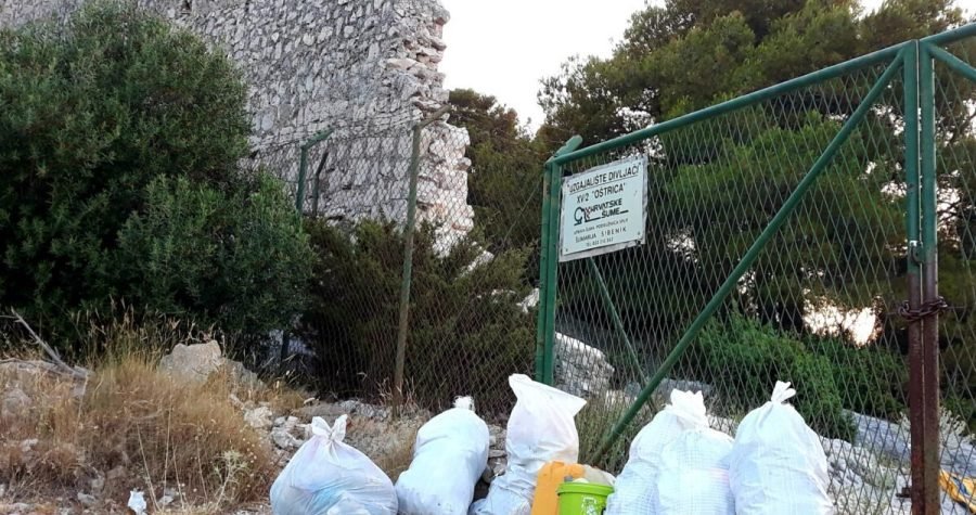 Divlje plaže pune otpada: Kupališni aktivizam između dvije banjade kod ‘kineskog zida’