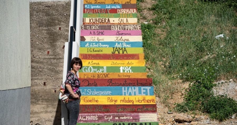 Knin: Šarene skaline koje se gaze i čitaju