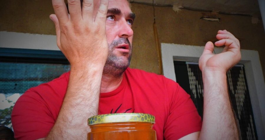 Jovica Matijević, pčelar: Lokalnim političarima lakše je uložiti u autobuse za birače iz Srbije, nego pomoći mojoj obitelji s dvoje male djece da ovdje ostane…