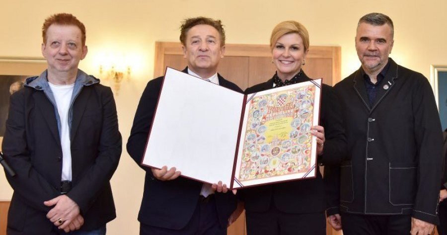 Zaustavite Zemlju, silazim: Predsjednica države tzv. Prljavcima dala Povelju RH za promicanje domoljublja