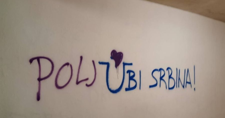 Higijenska intervencija: Zadarski prepravljač mrzilačkih grafita prepravio još jedan gnjusni grafit i objasnio zbog čega je to napravio