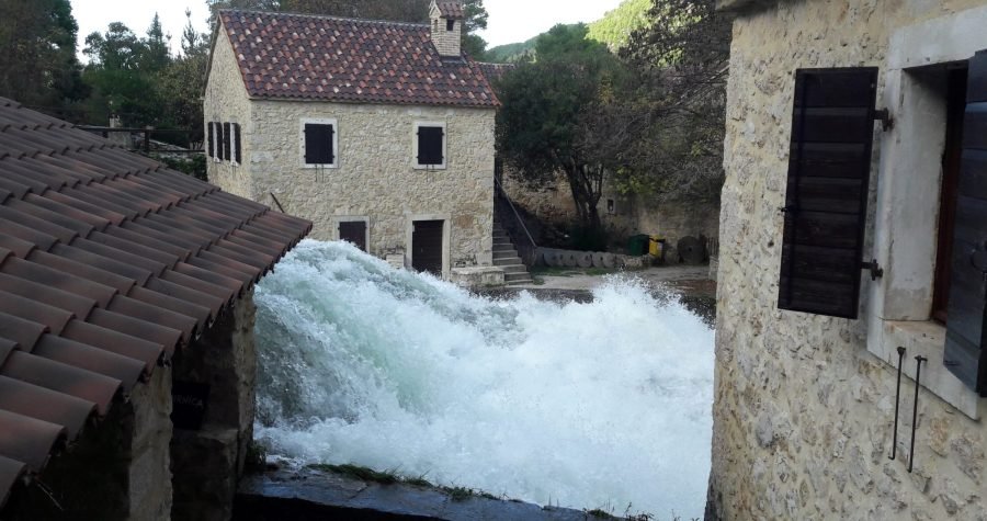 Slapovi vole kišu: Raskoš rijeke Krke na Skradinskom buku (VIDEO)