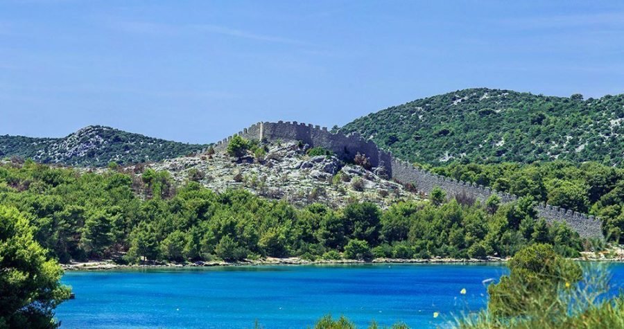 Spomenička baština: Prijatelji šibenskih tvrđava odabrali iz članarina financirati istraživanje ‘Kineskog zida’ na Oštrici