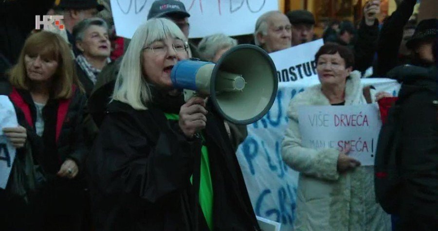 Novi prosvjed protiv Milana Bandića na dan izborne šutnje, građani kao porota : Bandiću odlazi! Kriv si!