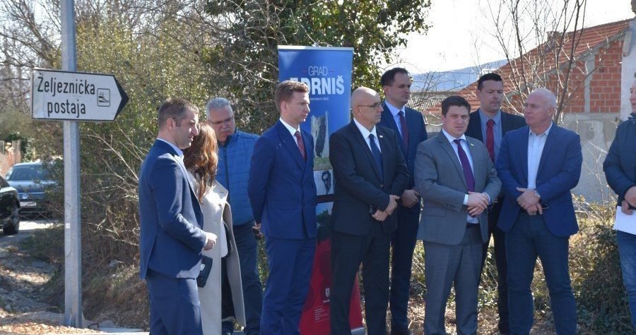 Ministar Butković u Šibenik i Šibensko-kninsku županiju “donio” ugovore vrijedne 113 milijuna kuna
