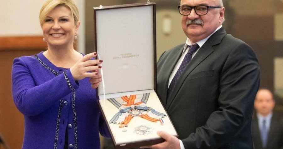 Kolinda Grabar Kitarović nakon pomilovanja, podijelila i 40-ak odlikovanja: Mora se delati, do zadnjeg dana, a i poslije…