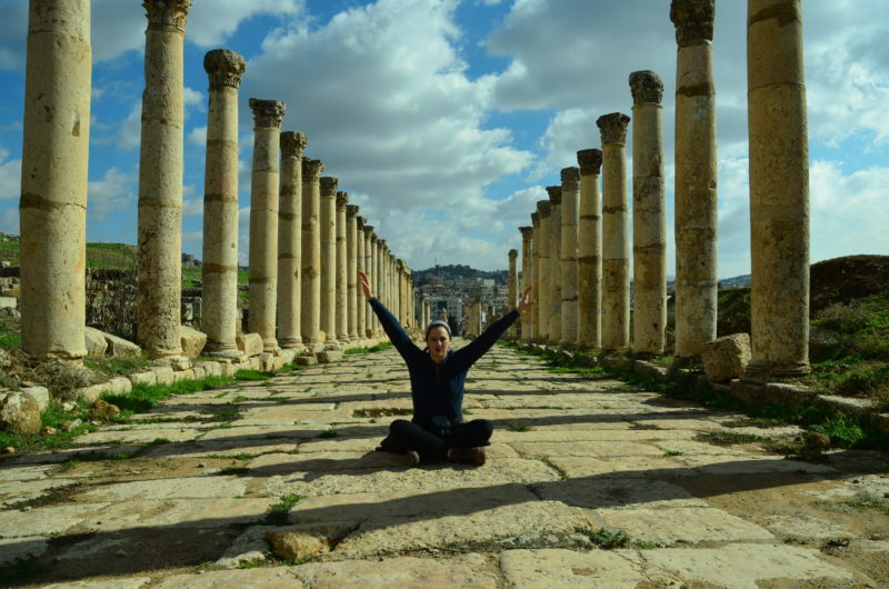 Anđela među rimskim kolonadama - Gerasa(foto J. Gracin)