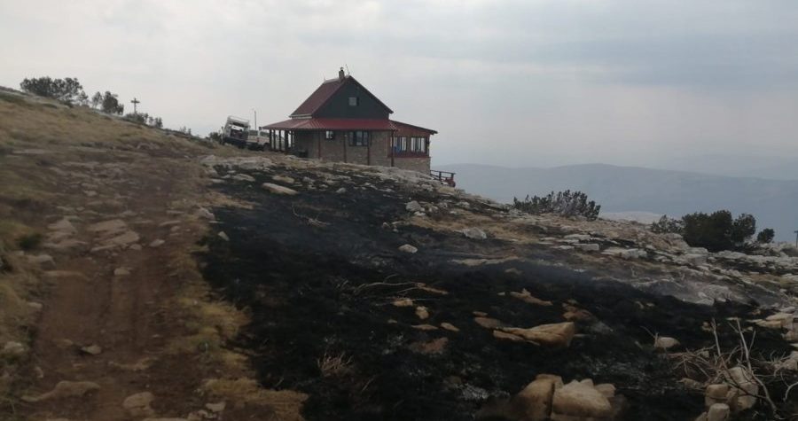 Požar na Dinari pod kontrolom, spašena većina planinarskih skloništa