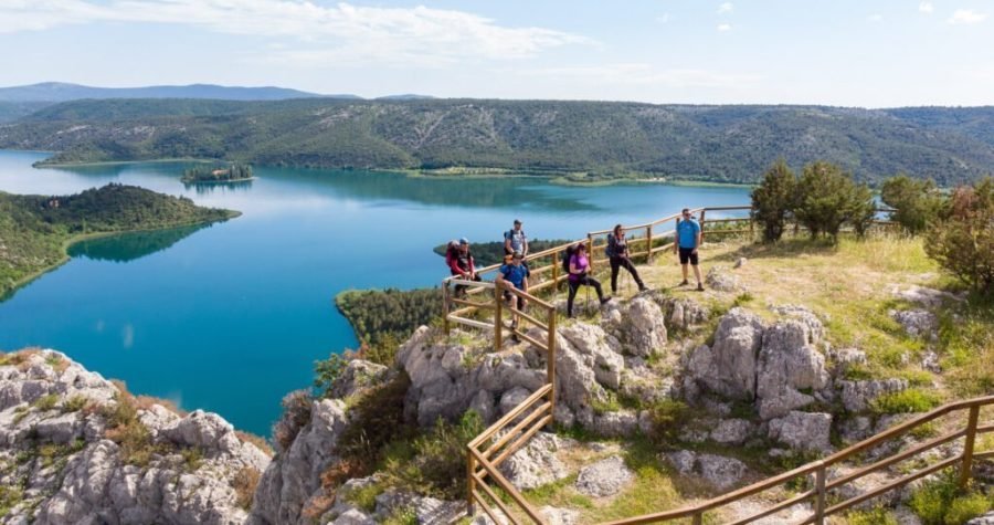 ‘Piknik to go’ na rijeci Krki: Ulaznica za cijelu 6-članu obitelj 100 kuna, a uz to dobiju i besplatnu dekicu