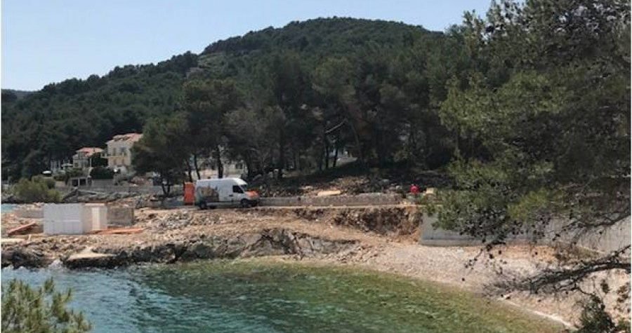 Drugi plan: Devastacija obale građevinskim materijalom u sjeni korona krize
