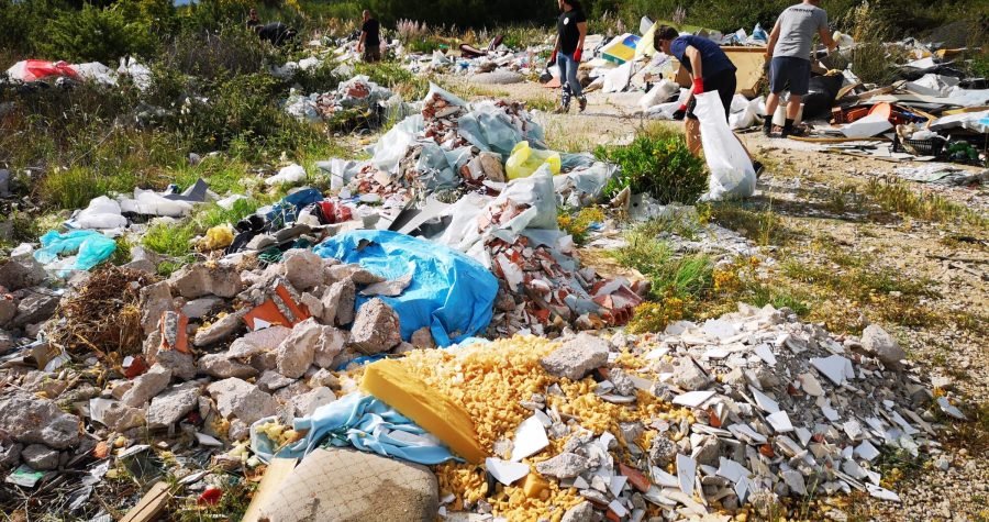 Nedjeljna akcija: Šibenski volonteri očistili još jedan divlji deponij, bezobrazni počinitelji ostavili tragove