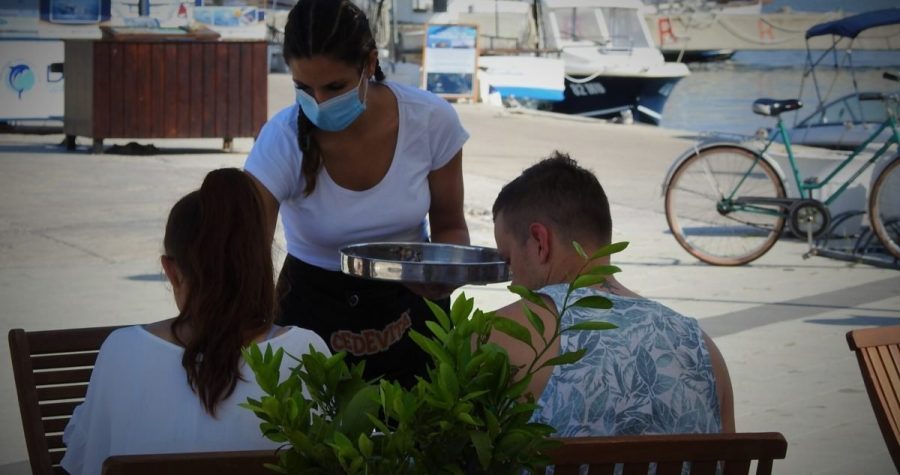 Murter: Sezonski šušur, pune plaže i slaba potrošnja u špici nakon karantene