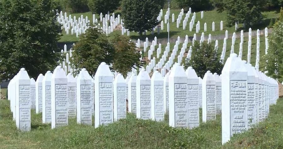 Potočari, 25 godina nakon genocida u Srebrenici/ Minira Subašić: Pomozite majkama da pronađu kosti svoje djece i da zločinci izađu pred lice pravde