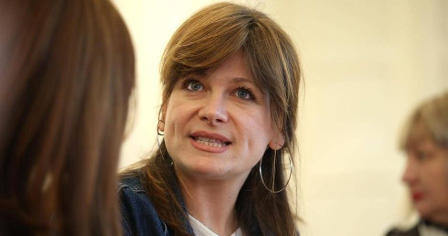 Karolina Vidović Krišto ( 45 ) : Zastupnica koja na “zaštitnoj maski ( marami )” gradi karijeru