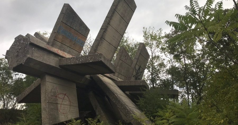 Veterani Domovinskog rata i antifašisti obnavljaju srušeni spomenik partizanima koji su oslobodili Knin i Dalmaciju