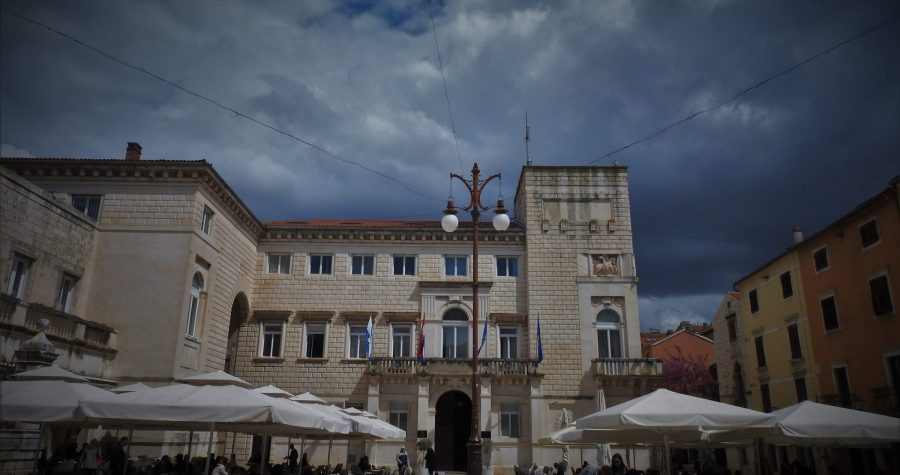 Priča iz zadarskog kafića: Zapovjednik civilne zaštite podmirio dvije kune, a konobarica nije morala nositi masku zbog respiratornih problema