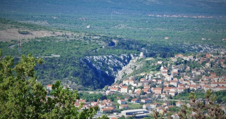 Glavni ravnatelj policije Nikola Milina u Drnišu: “U slučaju da naiđete na osobu za kojom se traga, sklonite se na sigurno i nazovite policiju na 192…”