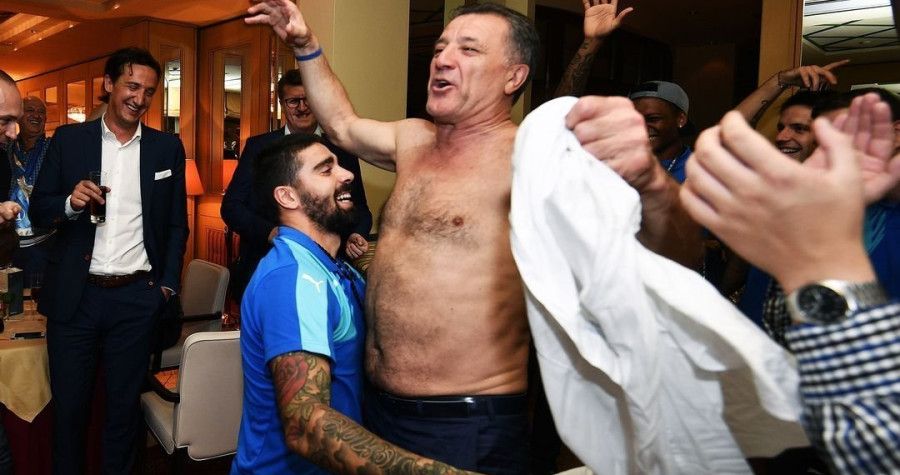 Prijatelji stari bježte, da li će nas ikad naći? Kažite mi što to znači, kad u ponoć Uskok svira