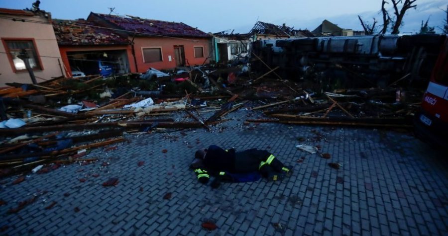Razorni tornado pogodio jugoistočnu Češku: Pred nevremenom nestajala cijela sela