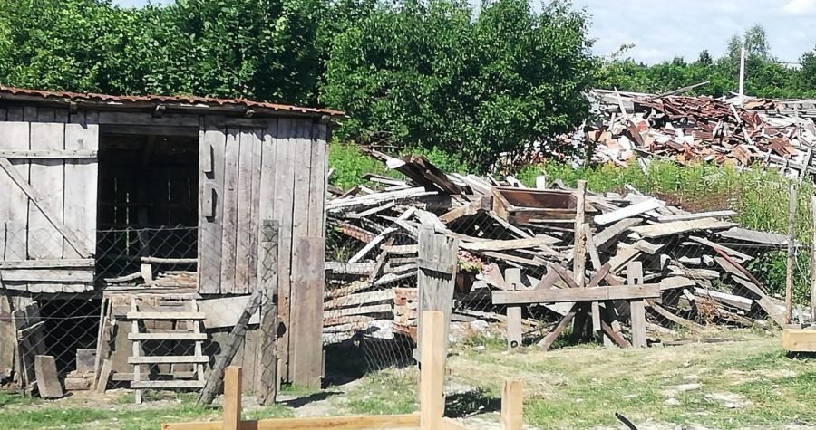 Banijska elegija: Zbog dva prastara donirana auta, Miri, država ukraćuje socijalnu pomoć, iako nema nikakvih primanja…