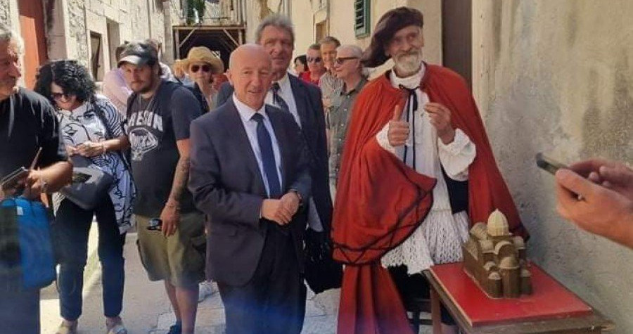 Šibenski akademski kipar Aleksandar Ale Guberina, priča o životu i umjetnosti: Iz starog ateljea deložirao ga je Grad, novome je vrpcu presjekao makedonski veleposlanik (!?)