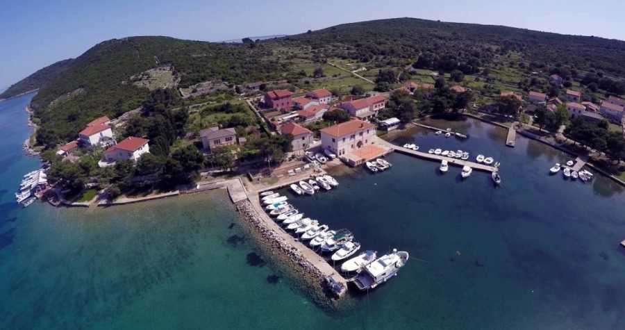 Ilovik, otok bez voznog reda: Zbog ukidanja brodske linije nije došla učiteljica, srednjoškolci nisu išli u školu, pacijent nije mogao na terapiju, a nije bilo ni kruha