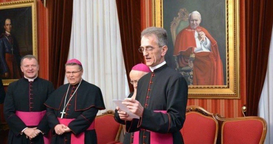 Biskupska izjava uoči Božića: Cijepljenje je važno sredstvo prevencije i suzbijanja širenja zaraznog virusa, a neupitno je i da višestruko štiti od težih simptoma i smrtnog ishoda