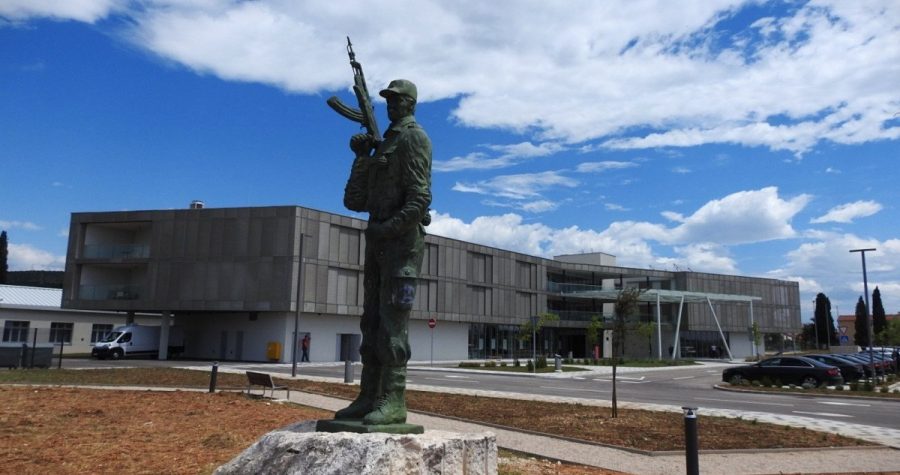 Otvoren Veteranski centar u Šibeniku: Premijer, zadivljen “moćnim” zdanjem, koje, kako reče, najbolje simbolizira viziju rada ministra Medveda ( !? )