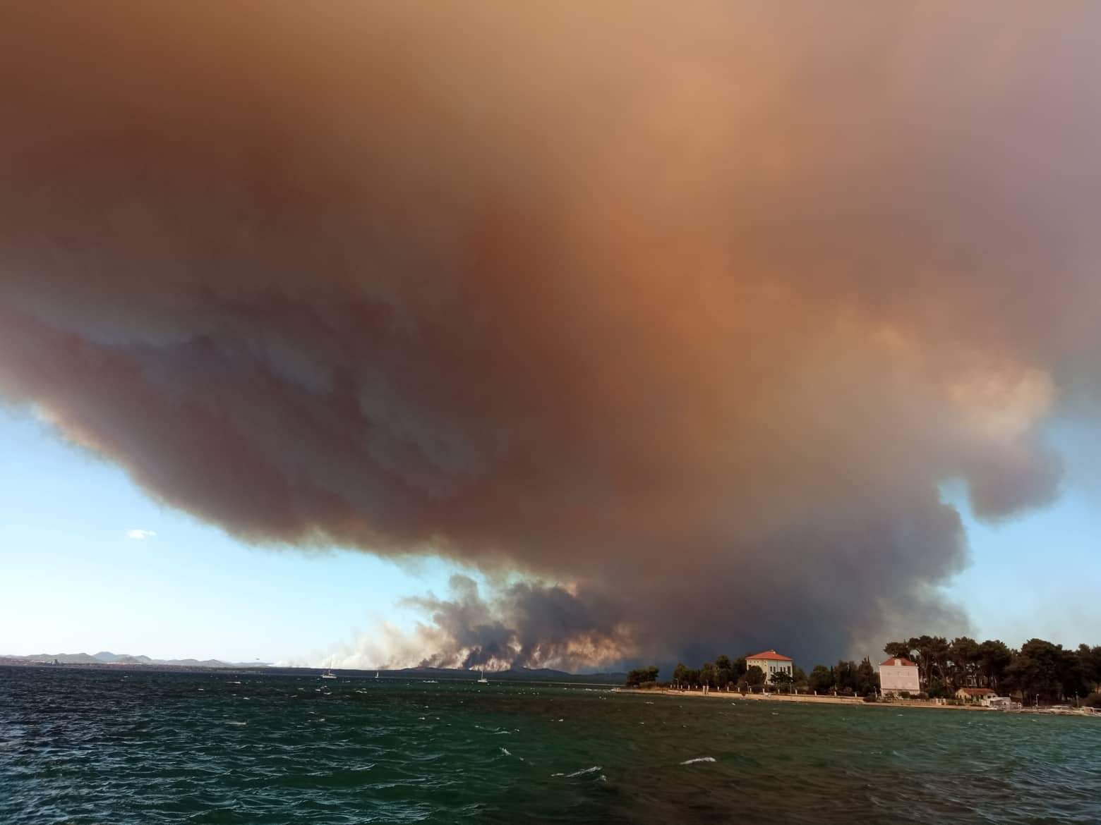 Županija isplatila pomoć vlasnicima objekata oštećenih u srpanjskom požaru na području Zatona, Rasline i Vodica