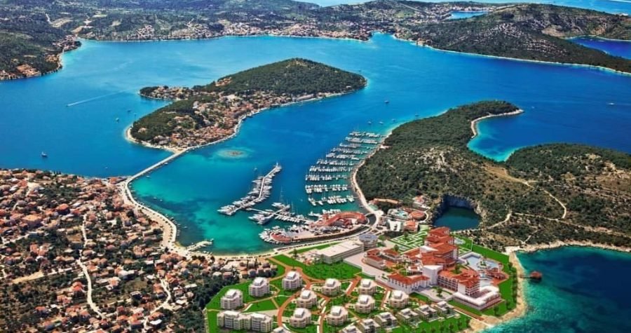 “Frapa Resort Medine” u Rogoznici: Vladin strateški projekt koji potiče novu apartmanizaciju i prodaju didovine za siću, ili- izvlaštenje po dekretu!