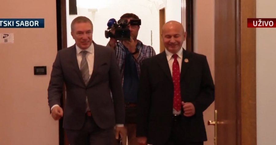 Antikorupcijsko vijeće saslušalo Dragana Kovačevića, unatoč Odboru za Ustav: Kovačević potvrdio da je Plenković sugerirao da se s Memorandumom, koji implicira gašenje sisačke rafinerije, ide, a premijer saslušanje “uskočkog” optuženika nazvao čemerom i jadom oporbe…