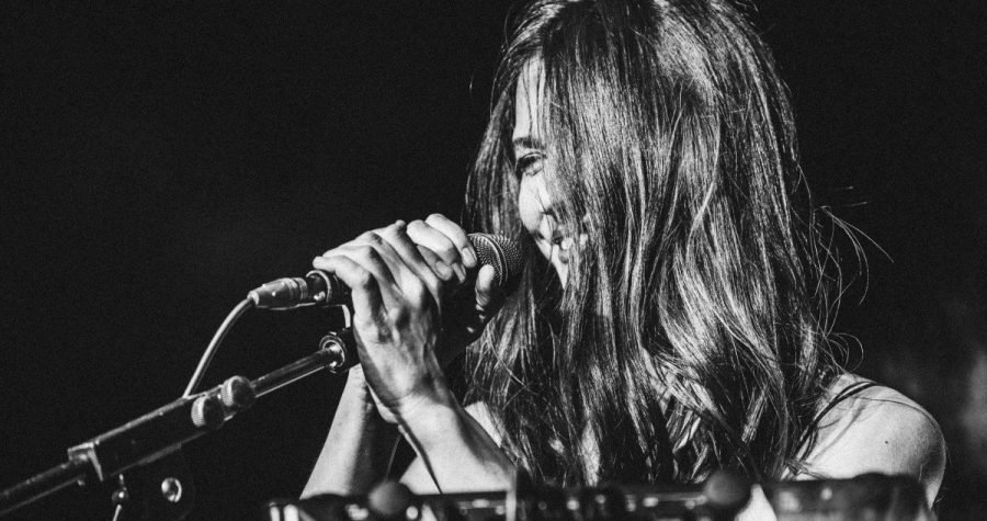 Azimut i Sara Renar: Pop up izložba „Četiri bunara: neispričana priča” pa koncert