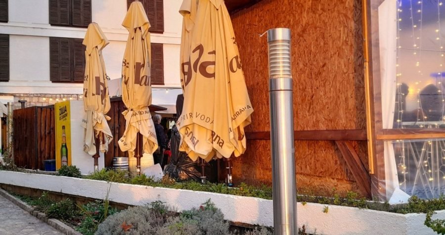 Nered u povijesnoj šibenskoj jezgri: Gradski trgovi kao zimske ostave ugostiteljske opreme…