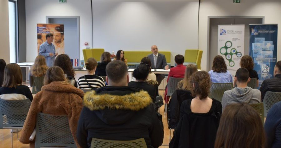 Županija šibensko-kninska za nastavnu 2022./2023. dodijelila 32 stipendije učenicima i studentima