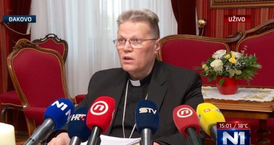 Nadbiskup Hranić i posipanje pepelom u slučaju “župnika pedofila”: Ponizno molimo za oprost zbog trauma i rana koje žrtve nose, stidimo se i osuđujemo ponašanje župnika ako je to zlo počinio