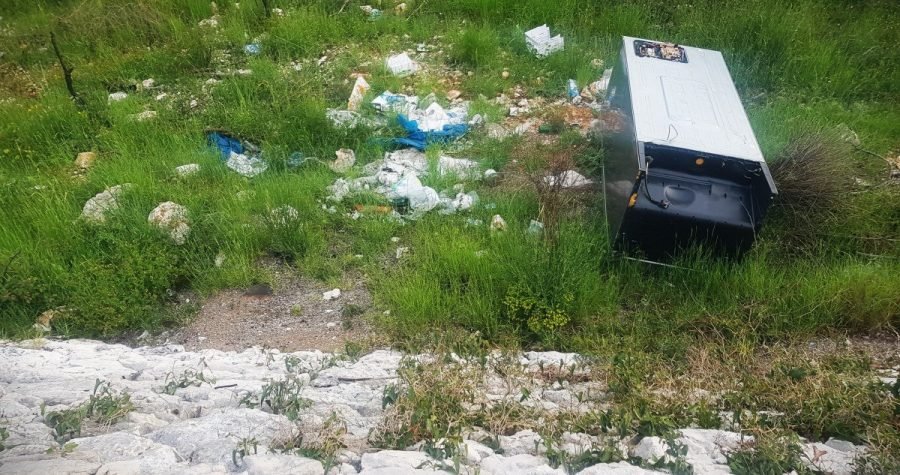 Za rubriku ‘kreteni’: Hladnjak i šuta na prilazu ‘turističkim Vodicama’