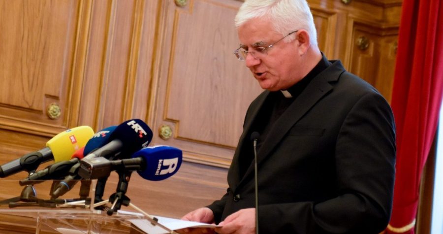 Nadbiskup Mate Uzinić u intervjuu portalu ArtKvart: Zloupotreba vjere svjedoči o “duhovnoj bolesti društva”…