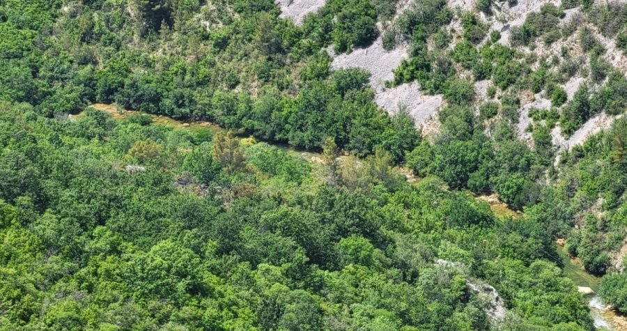 U padu mađarskog vojnog helikoptera u kanjonu Čikole smrtno su stradale dvije osobe, za trećom se traga