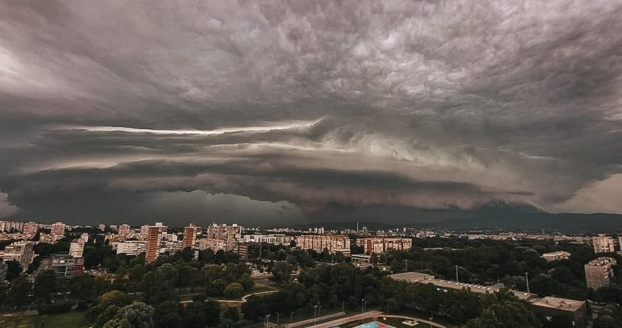Olujno nevrijeme poharalo Zagreb: dvije osobe poginule