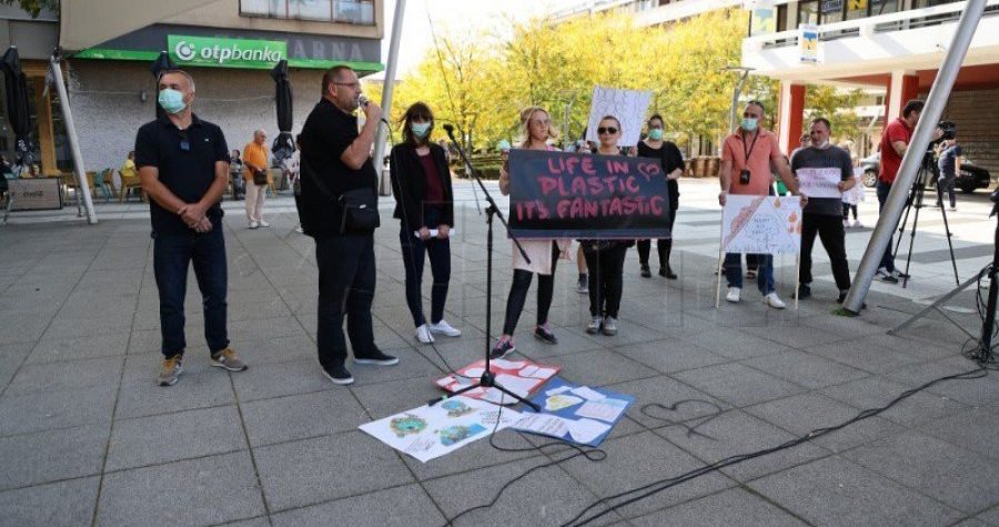 Prosvjed u Osijeku: Traže krivca, odgovore o ugrozi zdravlja, pitaju tko će platiti štetu…