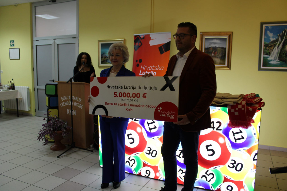 Bingo Tombola Hrvatske lutrije u kninskom Domu za starije: Svi su dobili darove, svi su bili zadovoljni, no pravi Bingo je dobio Dom- ček od 5.000 eura HL-a!